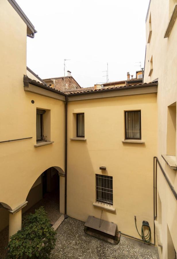 Broccaindosso 33 - Appartamento Nel Centro Storico Болонья Экстерьер фото